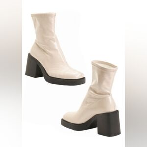 Kenneth Cole New York, Amber Heeled Booties, Color Ecru Elegant Boots